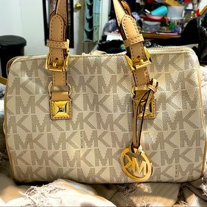 Authentic Michael Kors Grayson Vanilla bag
